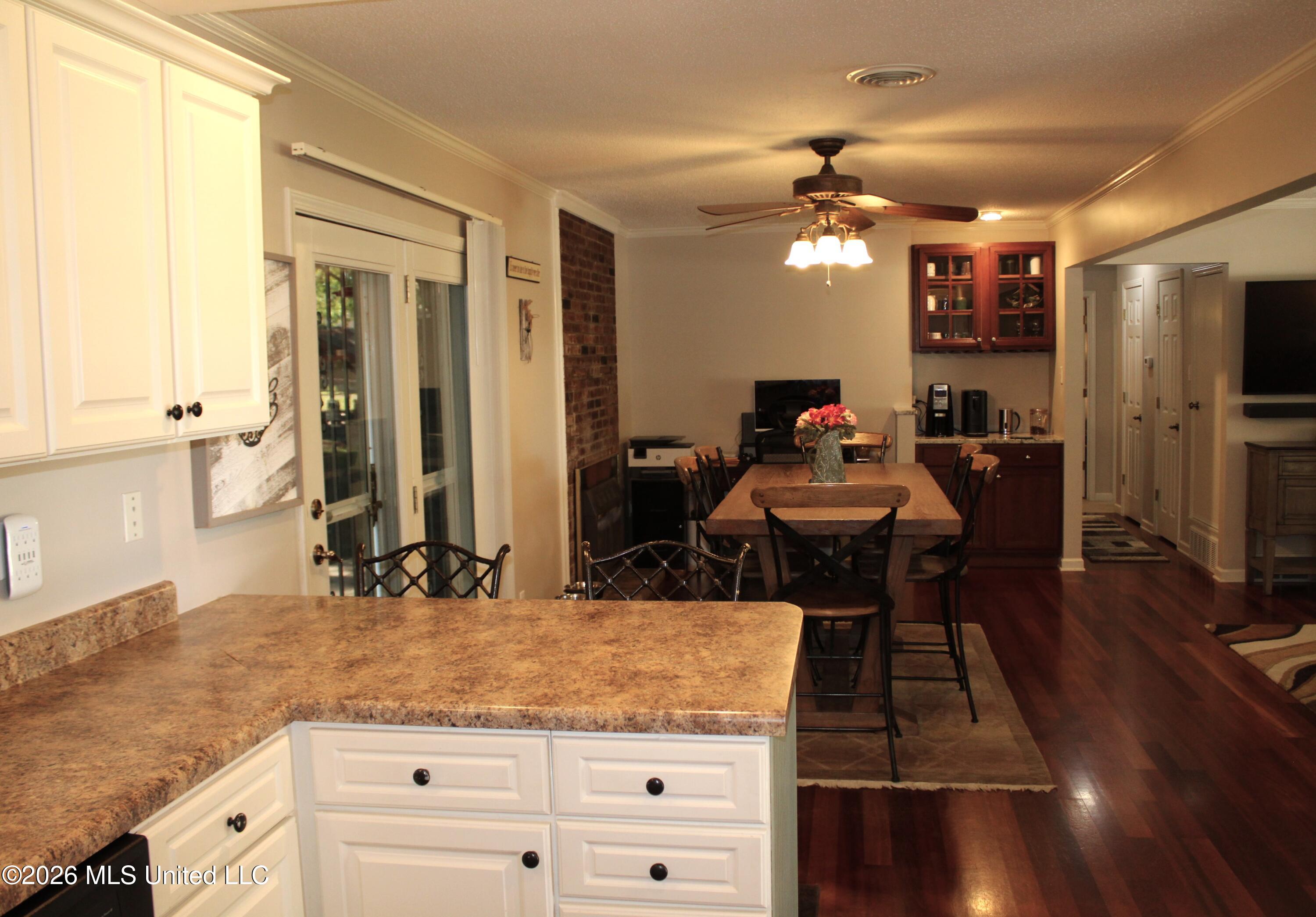 2934 North Red Banks Road Byhalia, MS 38611 - Photo 13 of 42 Kitchen and Dining Area