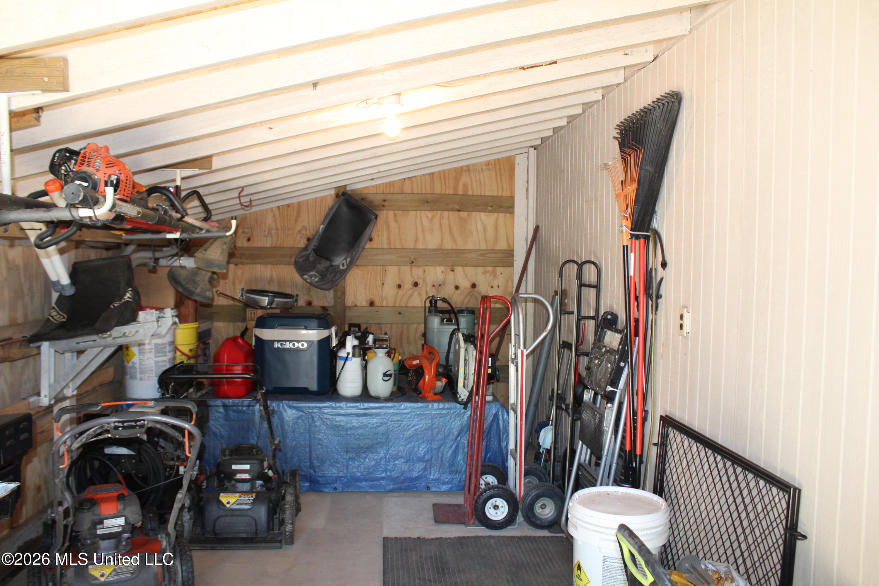 2934 North Red Banks Road Byhalia, MS 38611 - Photo 36 of 42 Storage Building Interior