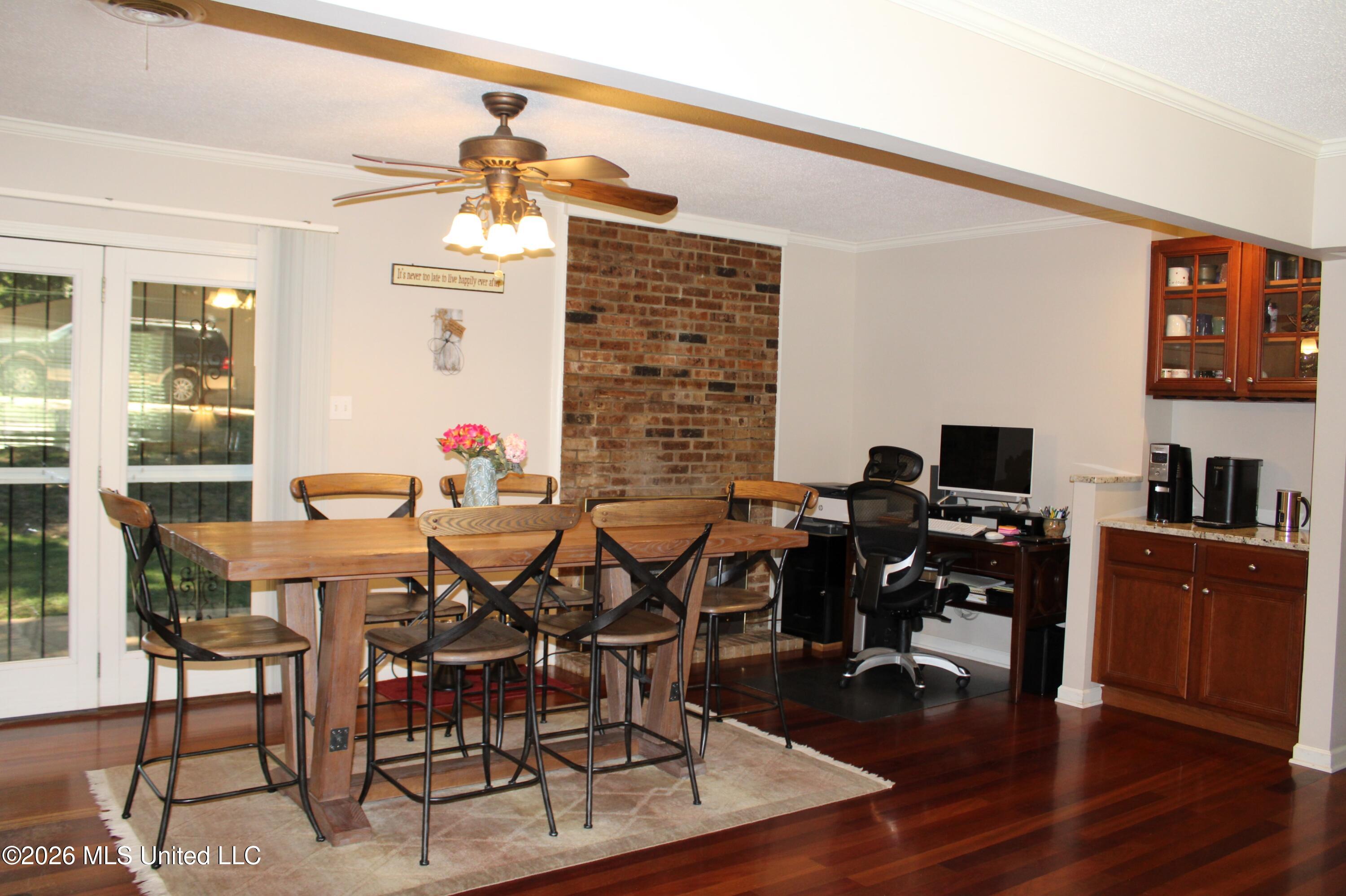 2934 North Red Banks Road Byhalia, MS 38611 - Photo 8 of 42 Dining Area