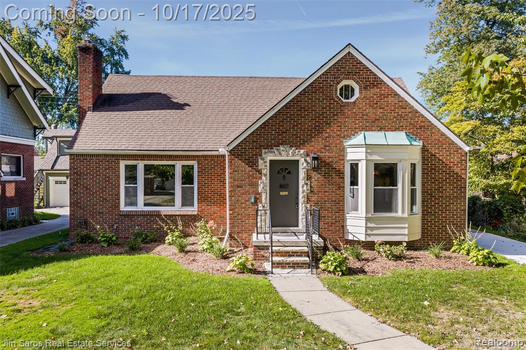 807 Barrington Road Grosse Pointe Park, MI 48230 - Photo 1 of 25