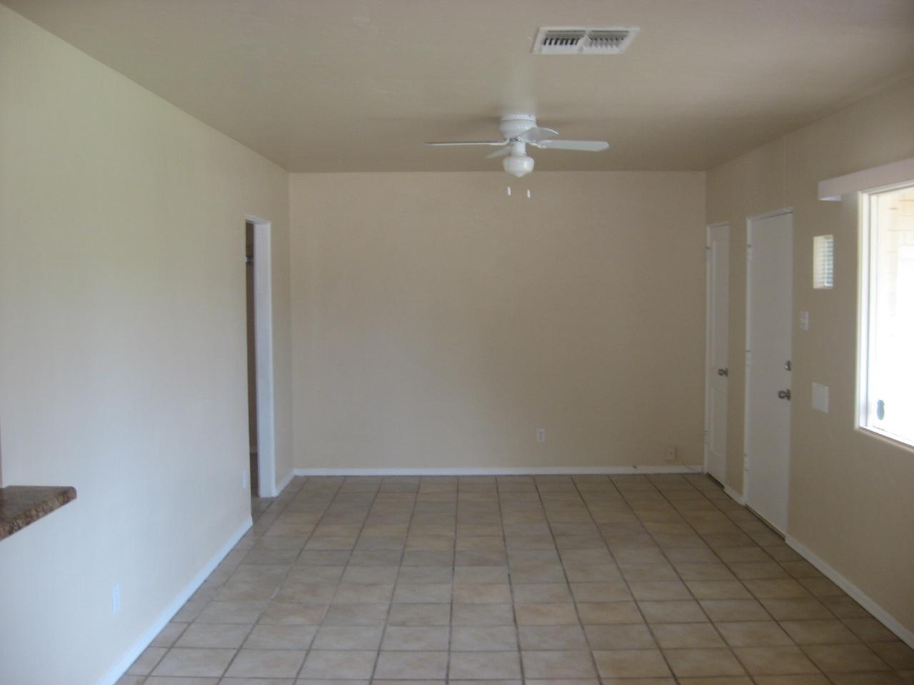 2111 West Osborn Road Phoenix, AZ 85015 - Photo 4 of 4 Large Great Room