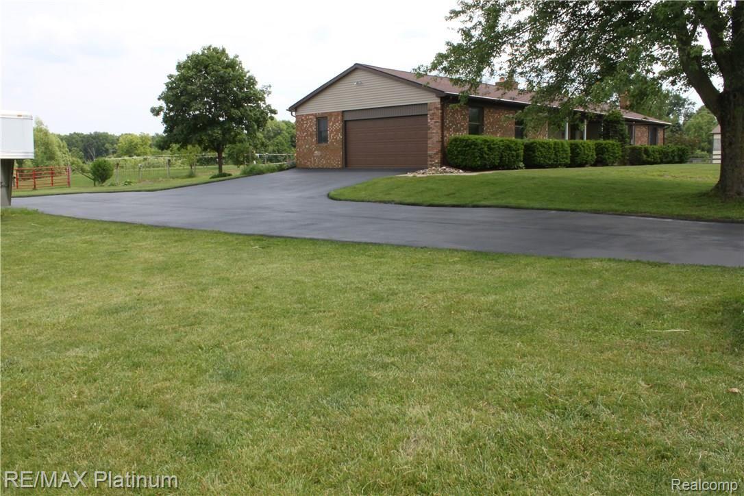 7610 Dixboro Road South Lyon, MI 48178 - Photo 6 of 71 077.JPG