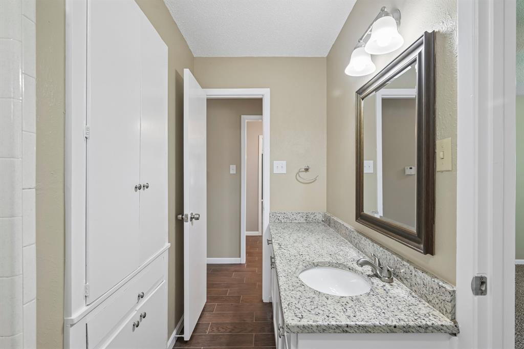 1707 Park Ridge Terrace Arlington, TX 76012 - Photo 17 of 40