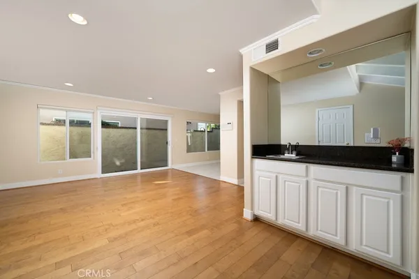 $6,000 | 34 Columbus, Irvine, CA 92620