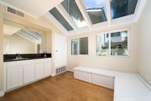 $6,000 | 34 Columbus, Irvine, CA 92620