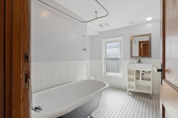 $2,000 | 751 Holmes Road, Ypsilanti, MI 48198