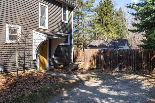 $2,000 | 751 Holmes Road, Ypsilanti, MI 48198