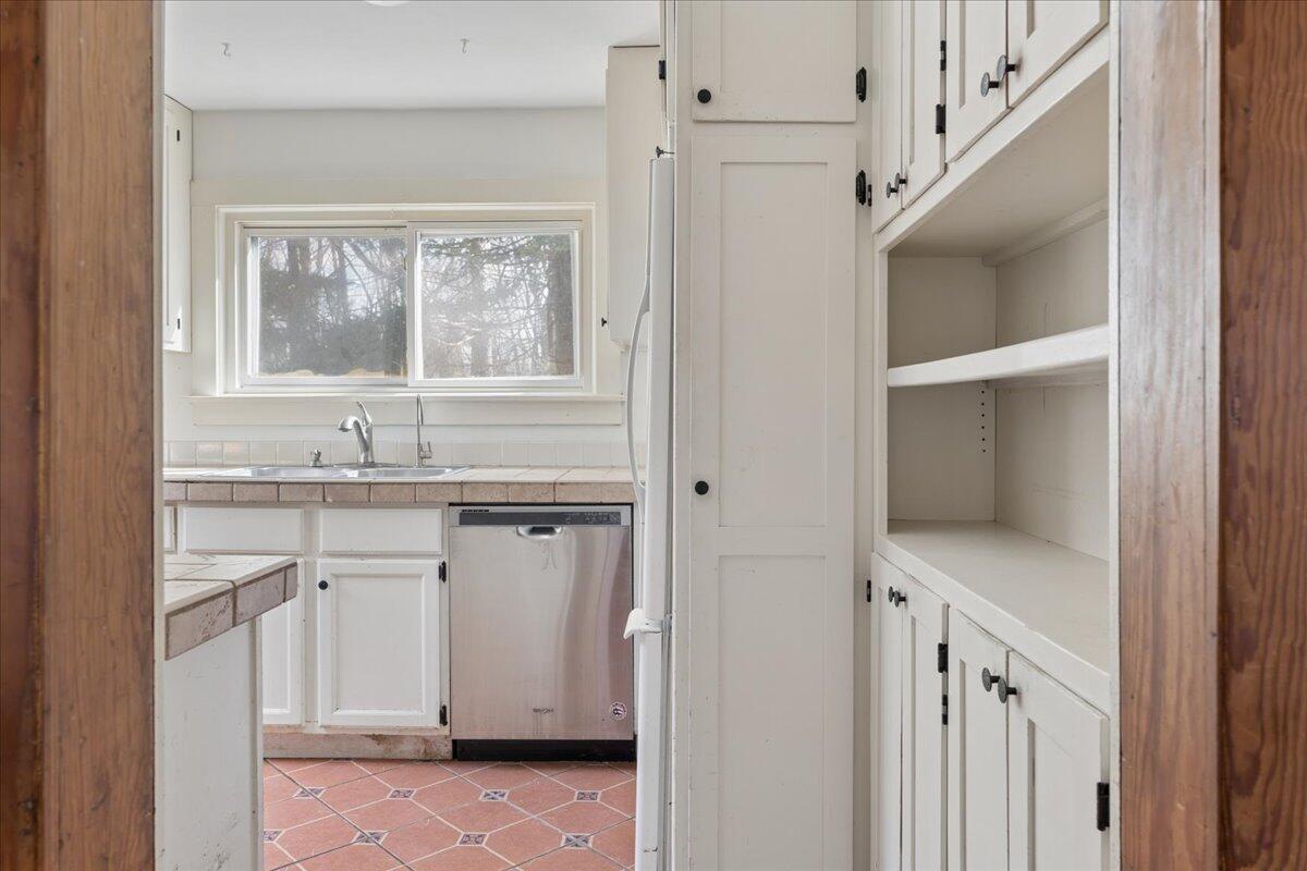 751 Holmes Road Ypsilanti, MI 48198 - Photo 6 of 36 751 Holmes