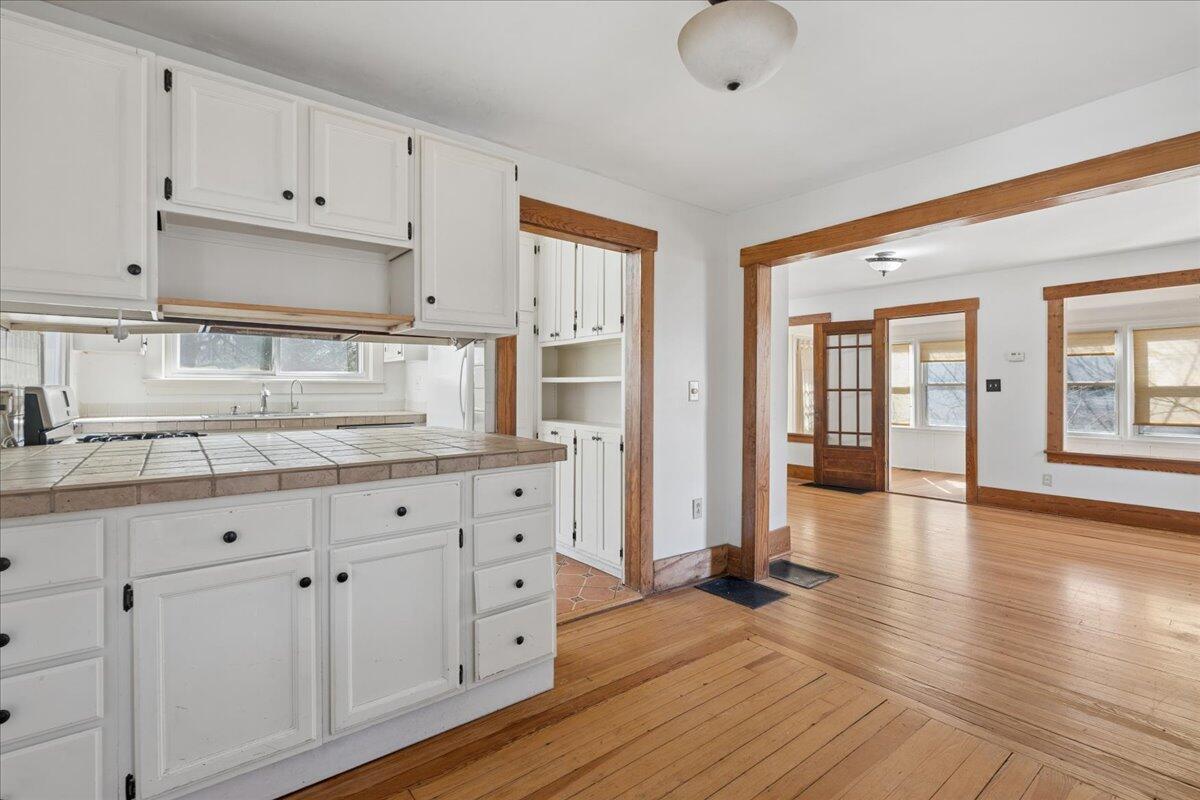 751 Holmes Road Ypsilanti, MI 48198 - Photo 8 of 36 751 Holmes