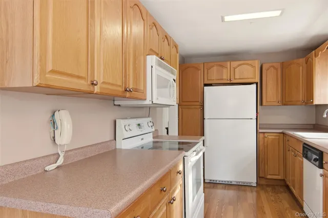 $689,000 | 10 Catalpa Lane, Stony Brook, NY 11790