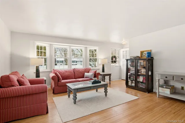 $689,000 | 10 Catalpa Lane, Stony Brook, NY 11790