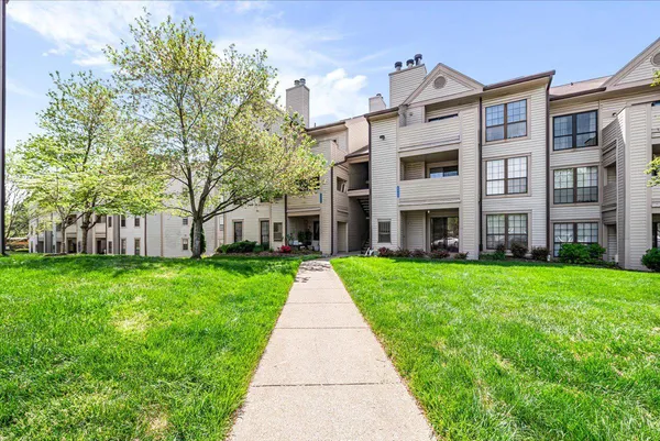 $360,000 | 6943 Mary Caroline Circle, Unit G, Alexandria, VA 22310