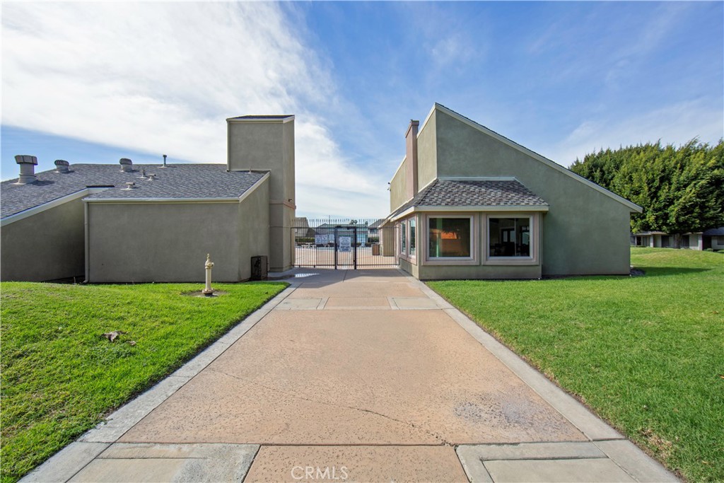 1381 South Walnut Street, Unit 2008 Anaheim, CA 92802 - Photo 33 of 40 a backyard of a house with a garden and barbeque oven