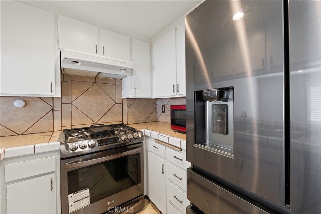 1381 South Walnut Street, Unit 2008 Anaheim, CA 92802 - Photo 8 of 40 a kitchen with stainless steel appliances granite countertop a stove and a refrigerator
