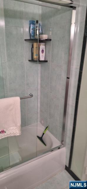 280 Prospect, Unit 9H Hackensack, NJ 07601 - Photo 30 of 38 a bathroom with a bathtub