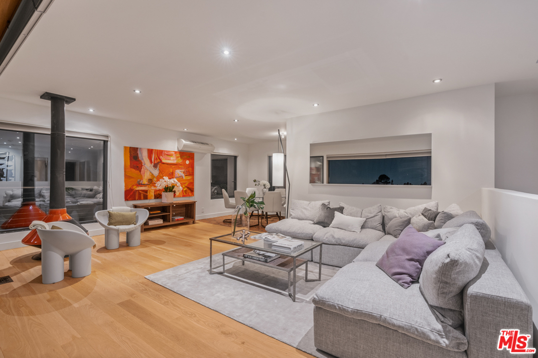 2103 Ridgemont Drive Los Angeles, CA 90046 - Photo 13 of 46