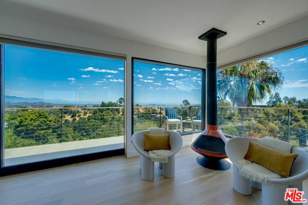 2103 Ridgemont Drive Los Angeles, CA 90046 - Photo 17 of 46