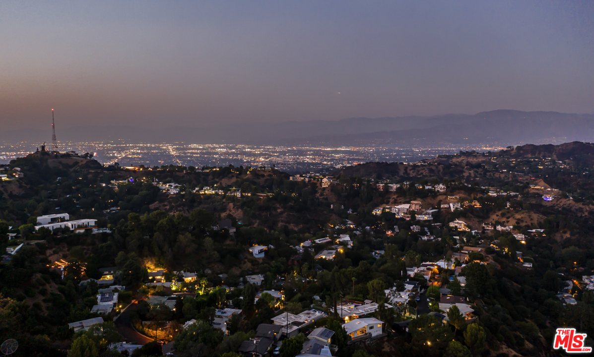 2103 Ridgemont Drive Los Angeles, CA 90046 - Photo 3 of 46