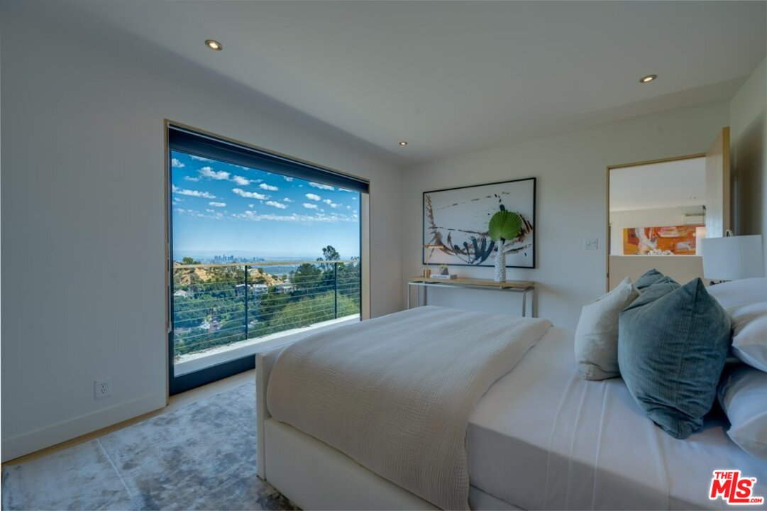 2103 Ridgemont Drive Los Angeles, CA 90046 - Photo 23 of 46