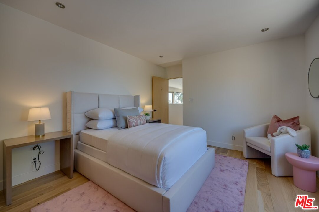 2103 Ridgemont Drive Los Angeles, CA 90046 - Photo 27 of 46