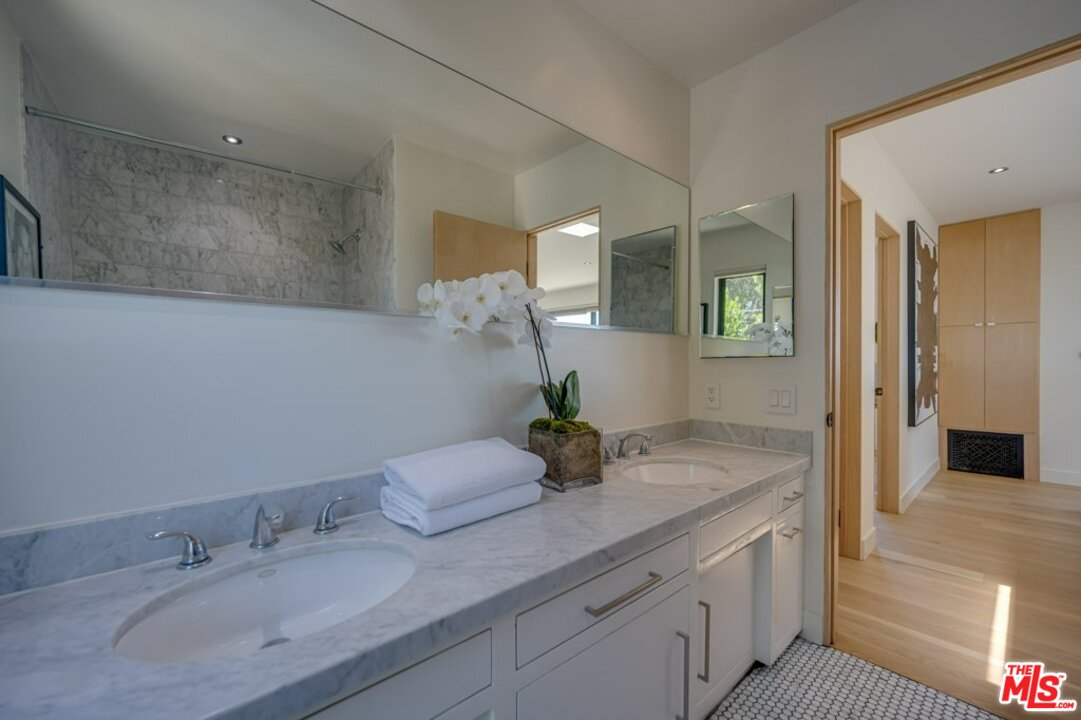 2103 Ridgemont Drive Los Angeles, CA 90046 - Photo 29 of 46