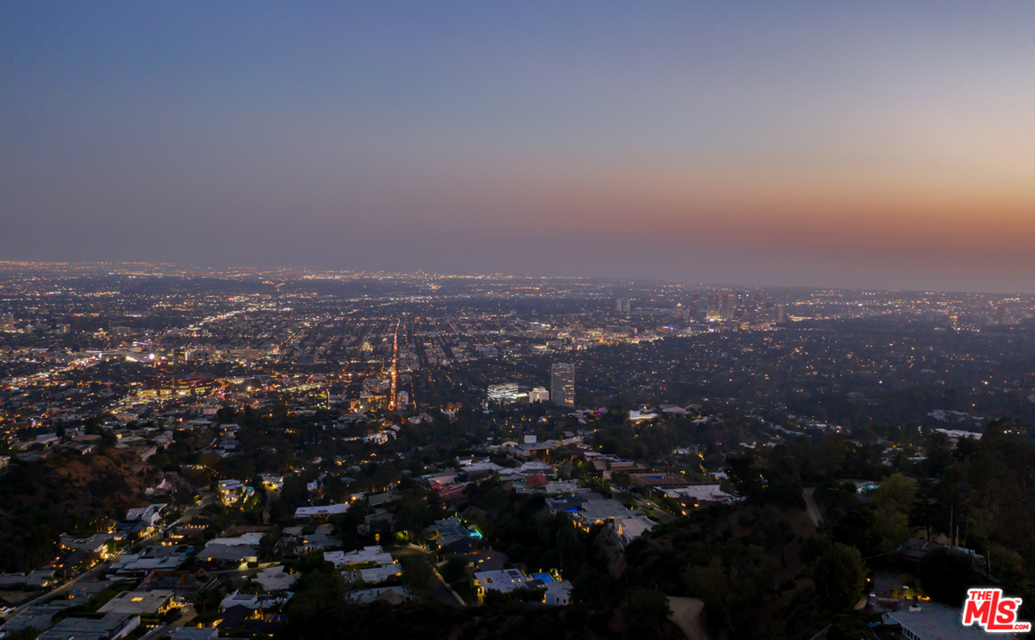 2103 Ridgemont Drive Los Angeles, CA 90046 - Photo 4 of 46