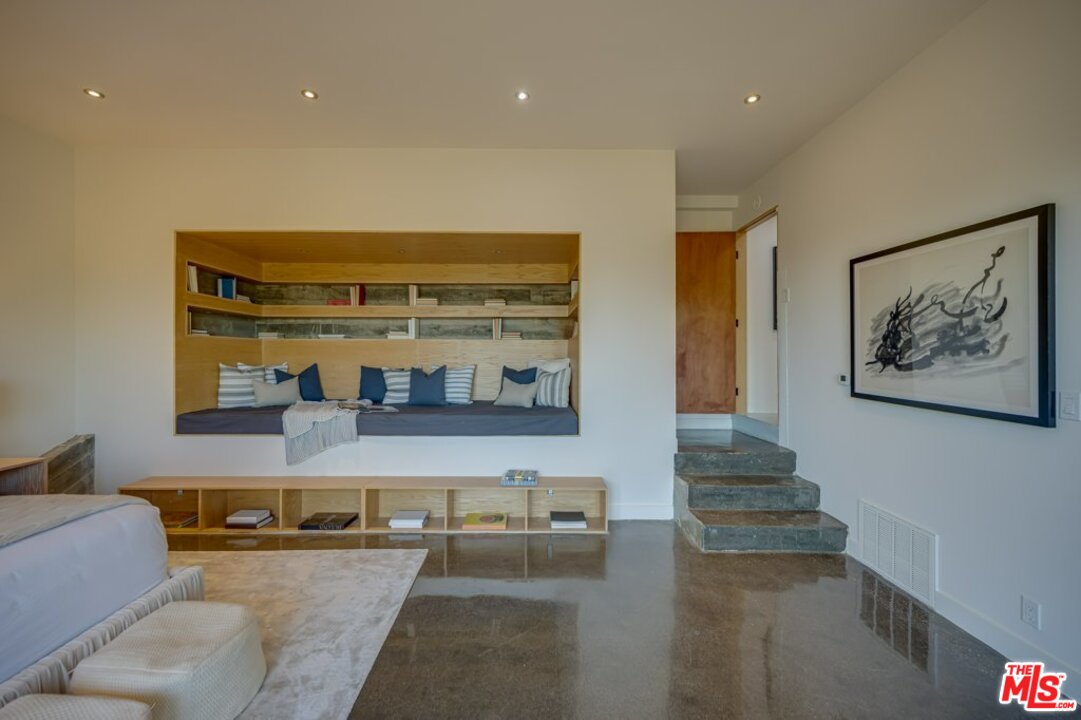 2103 Ridgemont Drive Los Angeles, CA 90046 - Photo 32 of 46