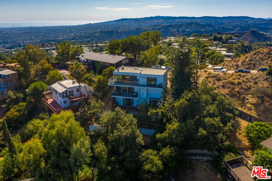 2103 Ridgemont Drive Los Angeles, CA 90046 - Photo 41 of 46