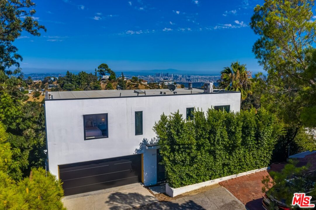 2103 Ridgemont Drive Los Angeles, CA 90046 - Photo 43 of 46