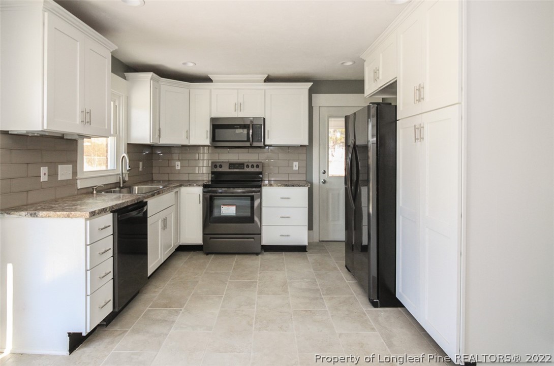 1112 Riverside Circle Spring Lake, NC 28390 - Photo 8 of 24 Gallery Image 8