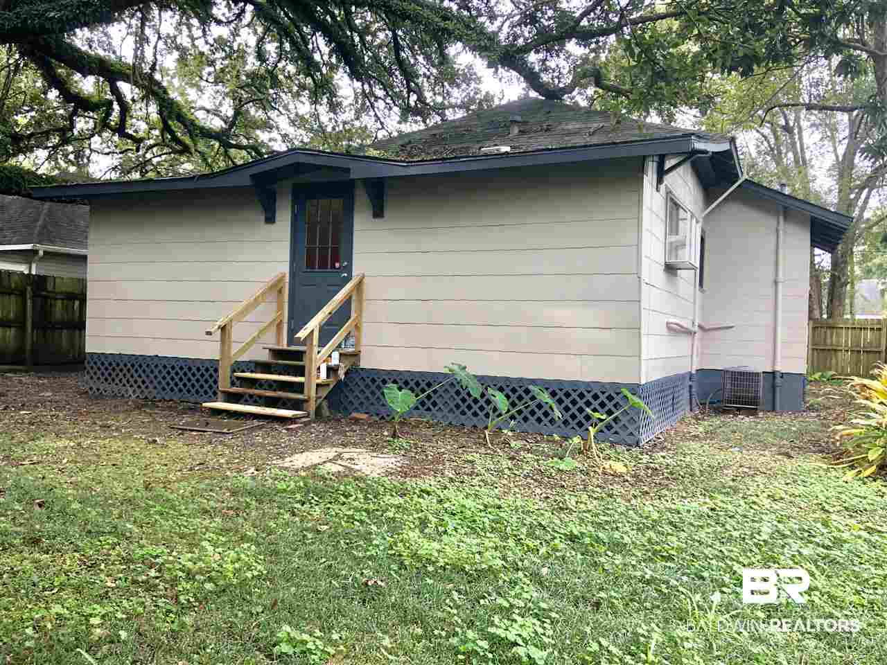 134 Hyland Avenue Mobile, AL 36607 - Photo 12 of 16 Just off of the bedroom and ensuite bathroom