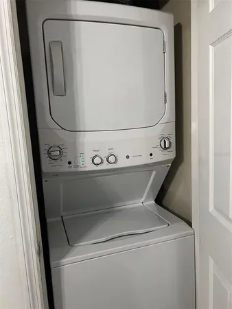 a close up view of a washer and dryer