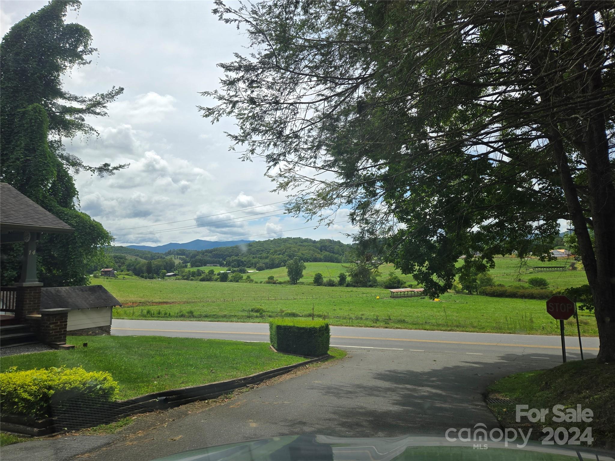 79 Hilltop Road Waynesville, NC 28786 - Photo 3 of 13 Gallery Image 3