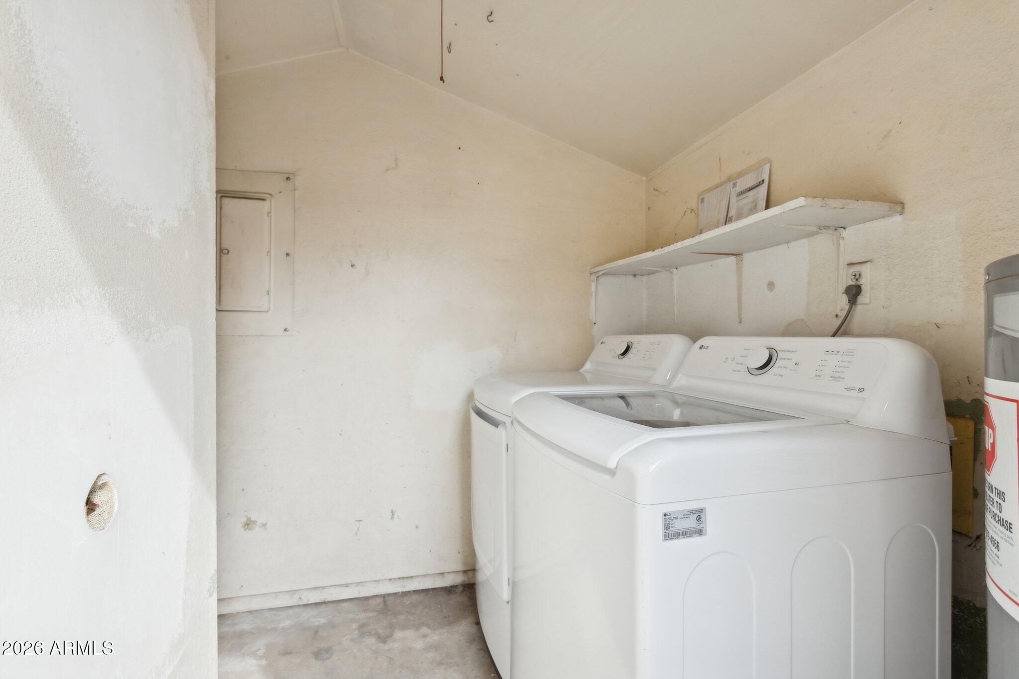 2605 East Lemon Street Tempe, AZ 85288 - Photo 29 of 38 Washer & Dryer Included