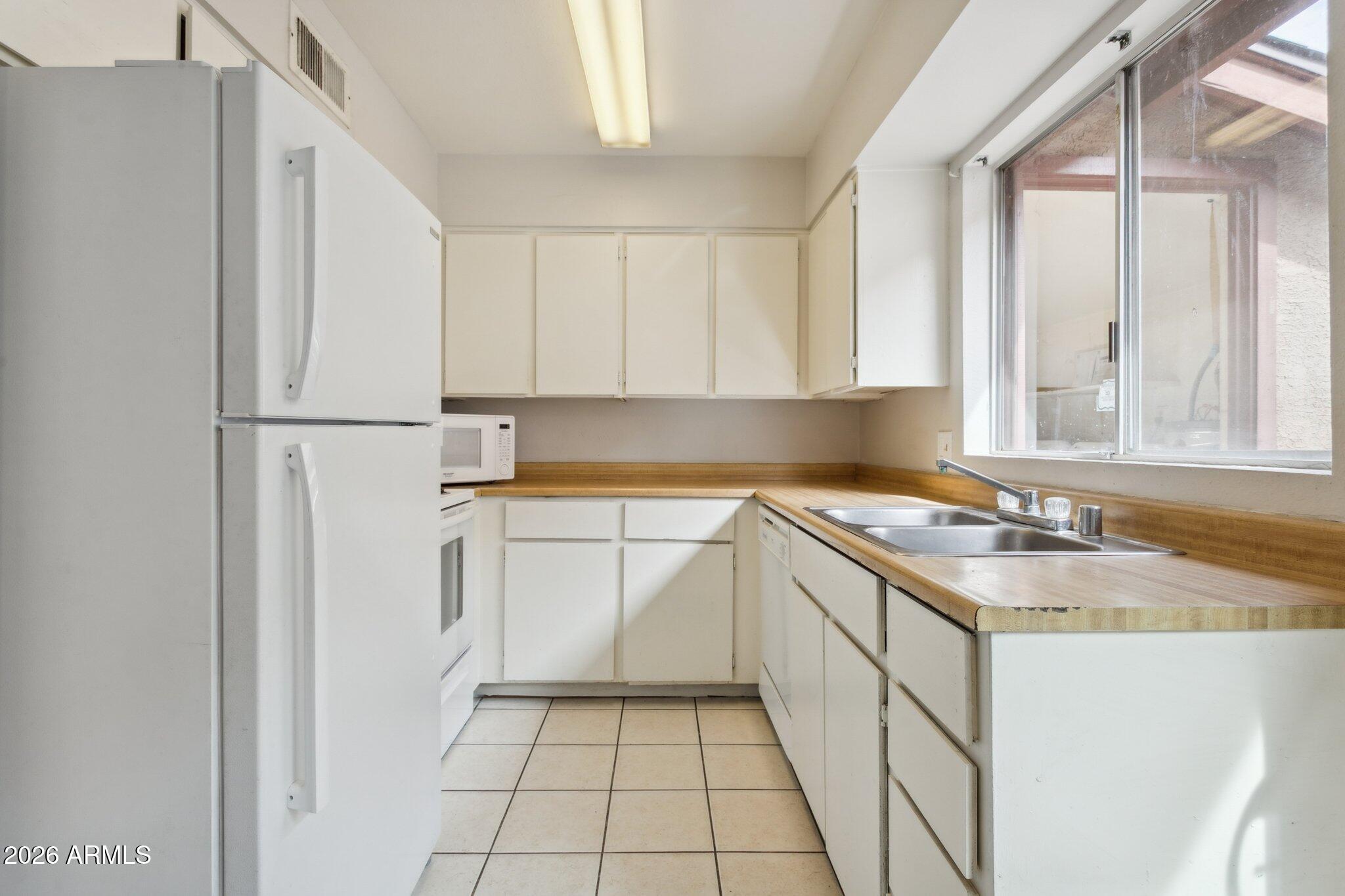 2605 East Lemon Street Tempe, AZ 85288 - Photo 4 of 38 Kitchen