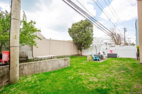 a view of backyard with a garden and trees