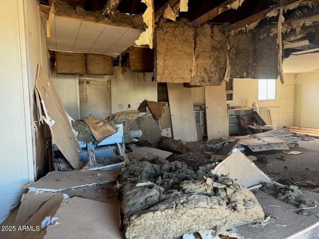 a view of a utility room with dryer and washer