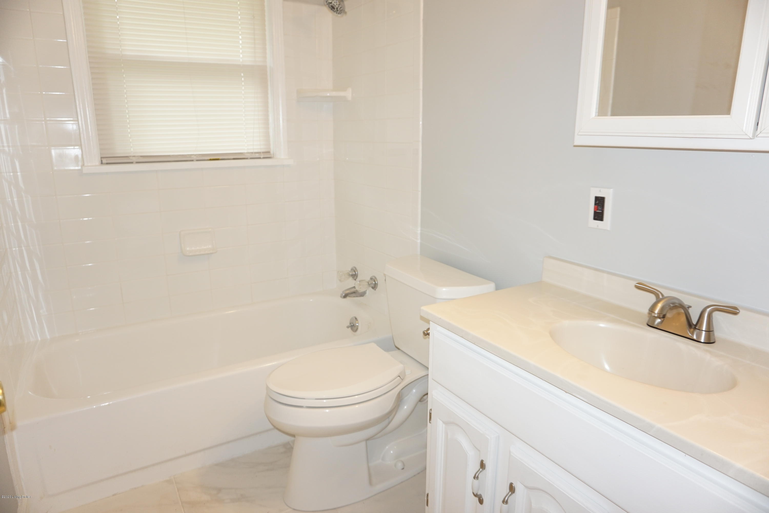 6700 Delton Road Louisville, KY 40258 - Photo 14 of 18 DSC02761