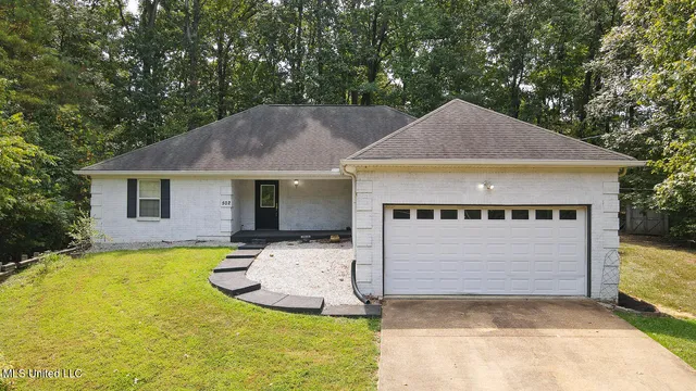 $294,900 | 502 Thunderbird Drive North, Hernando, MS 38632