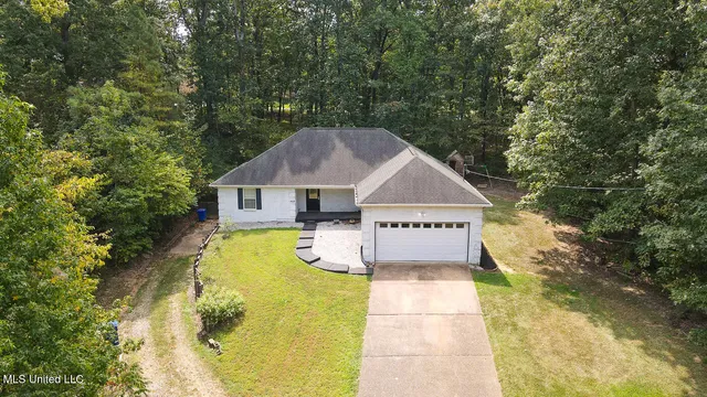 $294,900 | 502 Thunderbird Drive North, Hernando, MS 38632