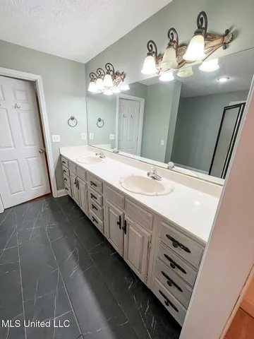 $294,900 | 502 Thunderbird Drive North, Hernando, MS 38632