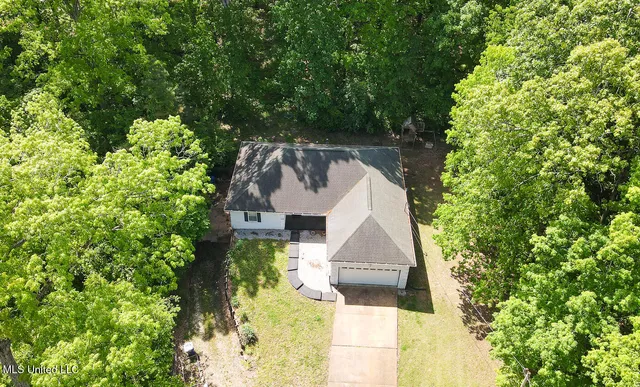 $294,900 | 502 Thunderbird Drive North, Hernando, MS 38632