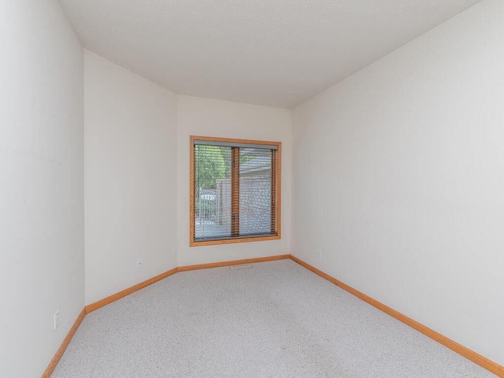 7230 Lewis Ridge Parkway Edina, MN 55439 - Photo 12 of 28