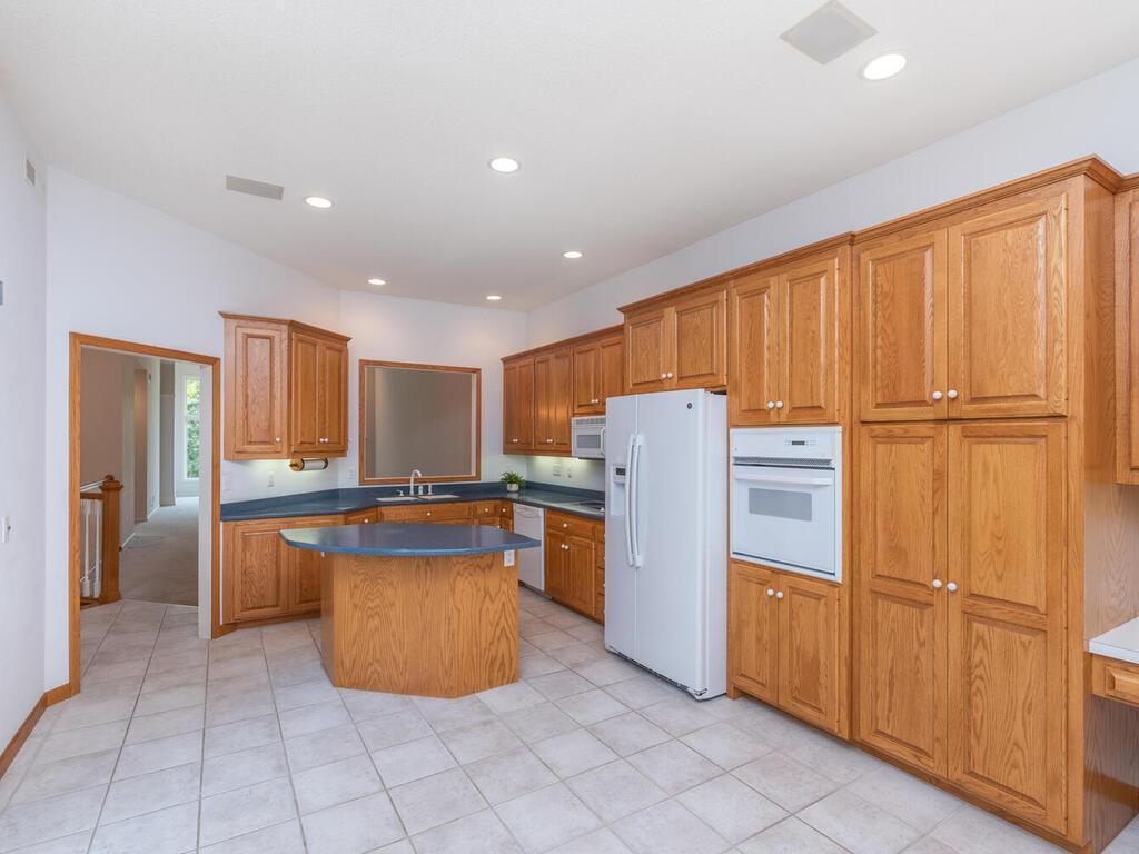 7230 Lewis Ridge Parkway Edina, MN 55439 - Photo 14 of 28