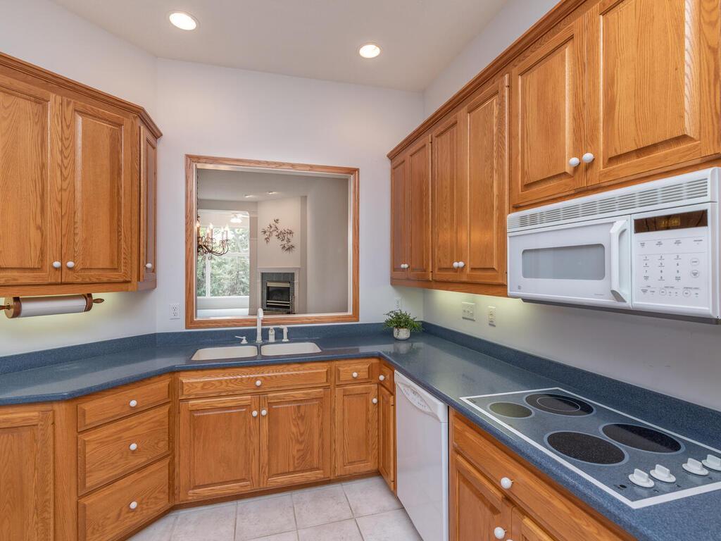 7230 Lewis Ridge Parkway Edina, MN 55439 - Photo 15 of 28