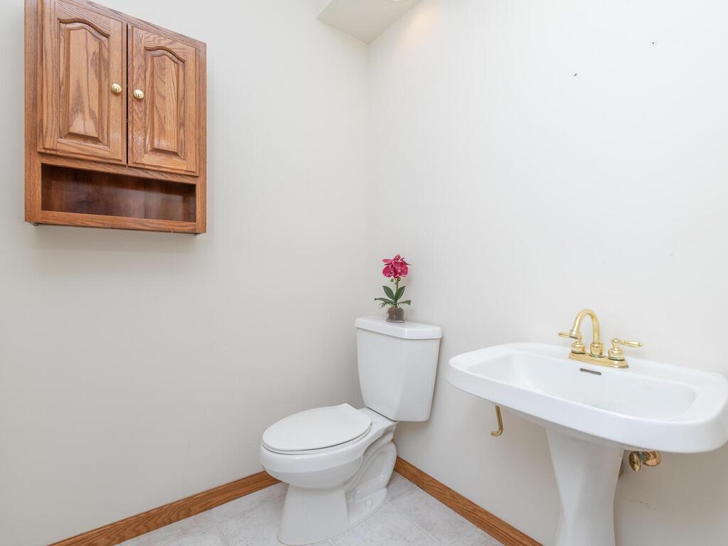 7230 Lewis Ridge Parkway Edina, MN 55439 - Photo 21 of 28