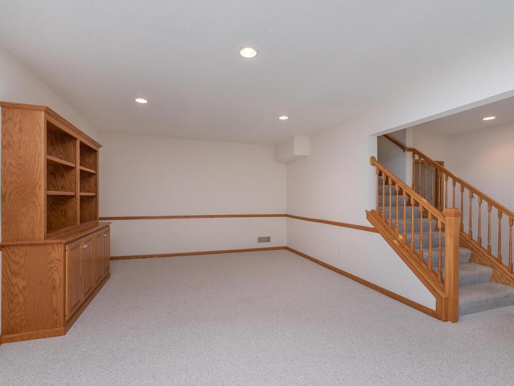 7230 Lewis Ridge Parkway Edina, MN 55439 - Photo 25 of 28