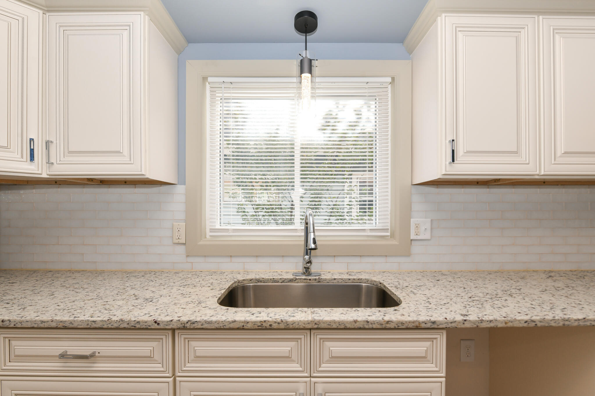 2956 North 39th Street Milwaukee, WI 53210 - Photo 12 of 30 Kitchen