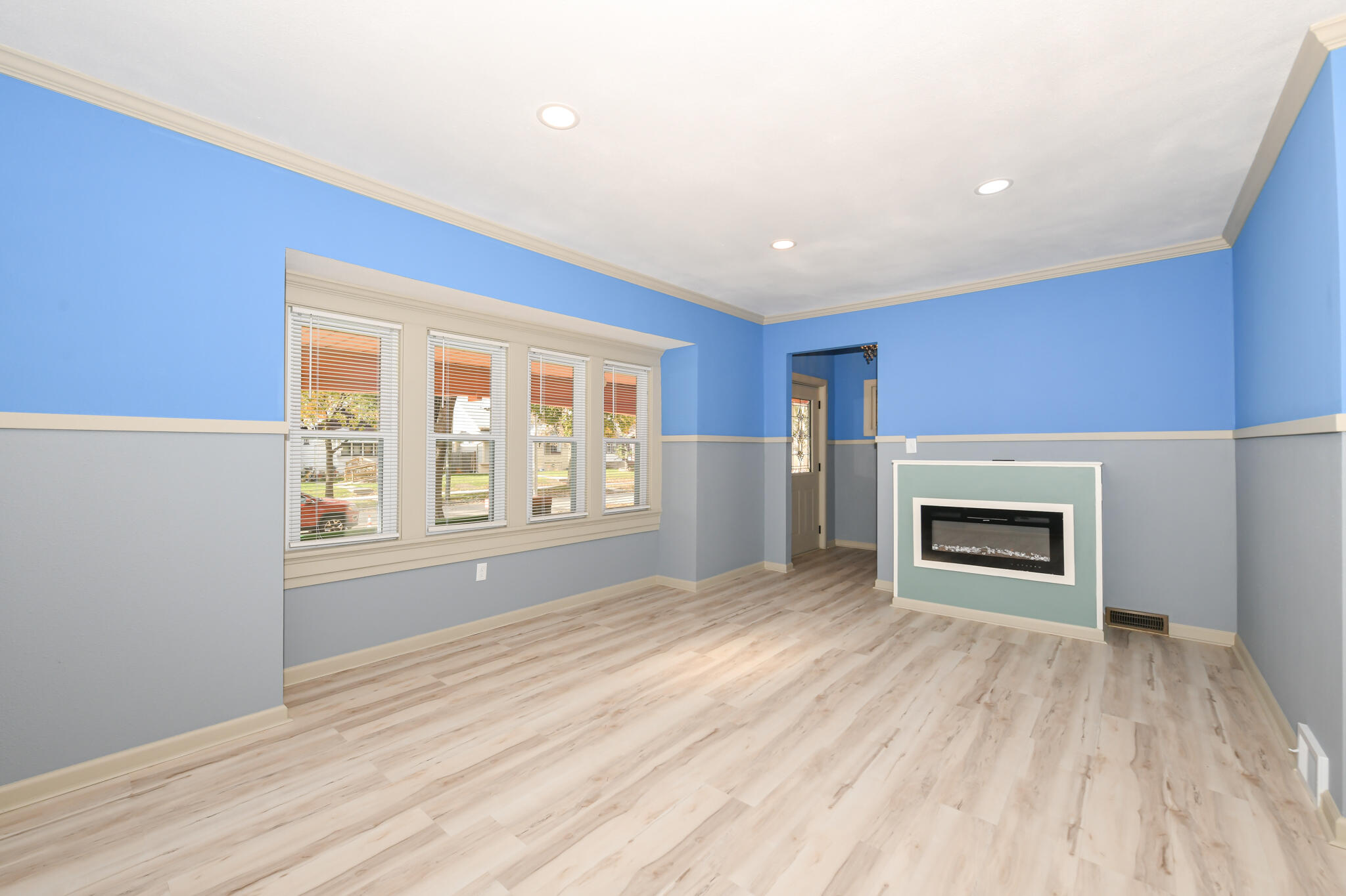 2956 North 39th Street Milwaukee, WI 53210 - Photo 4 of 30 Living Room