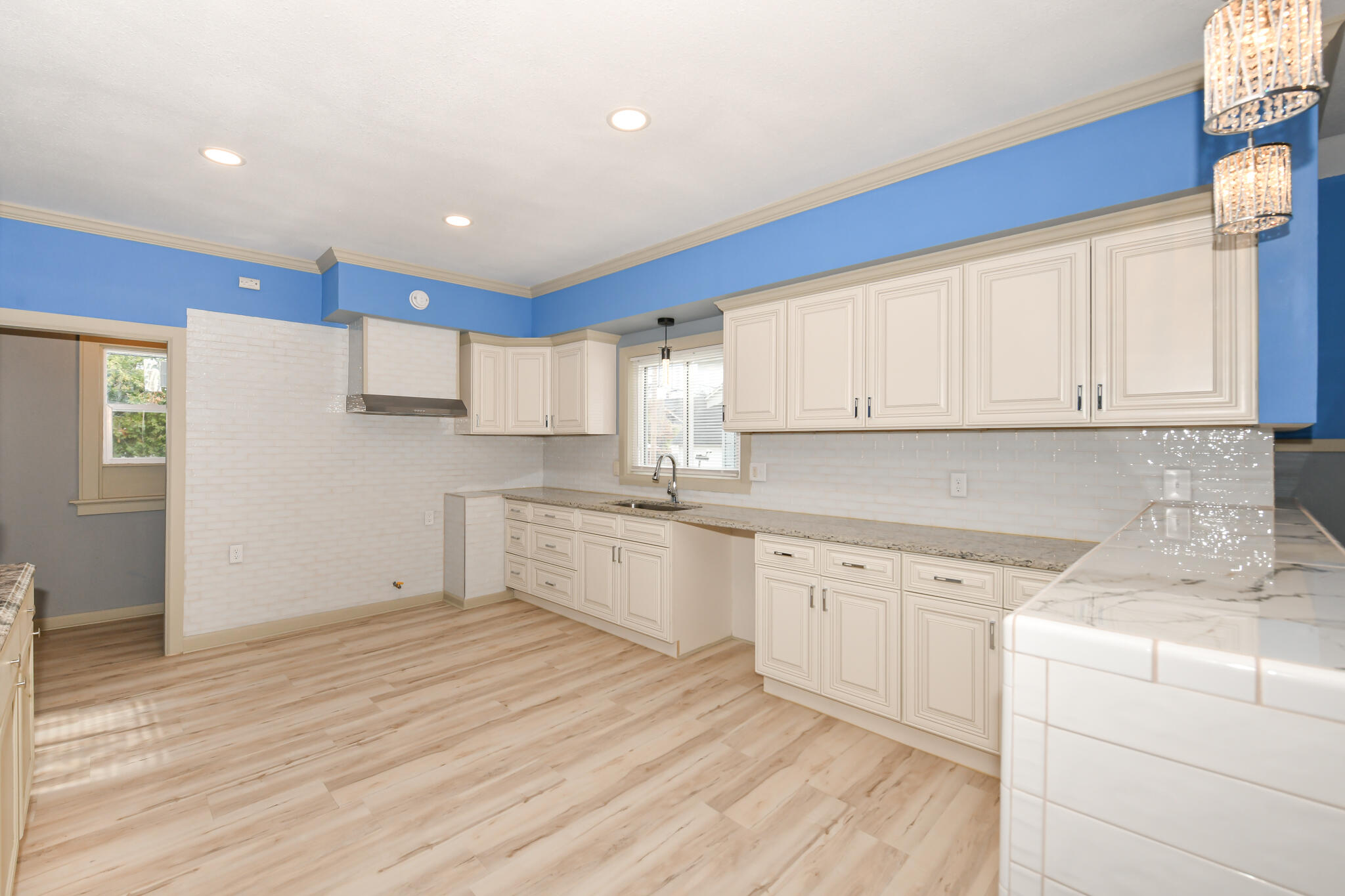 2956 North 39th Street Milwaukee, WI 53210 - Photo 10 of 30 Kitchen